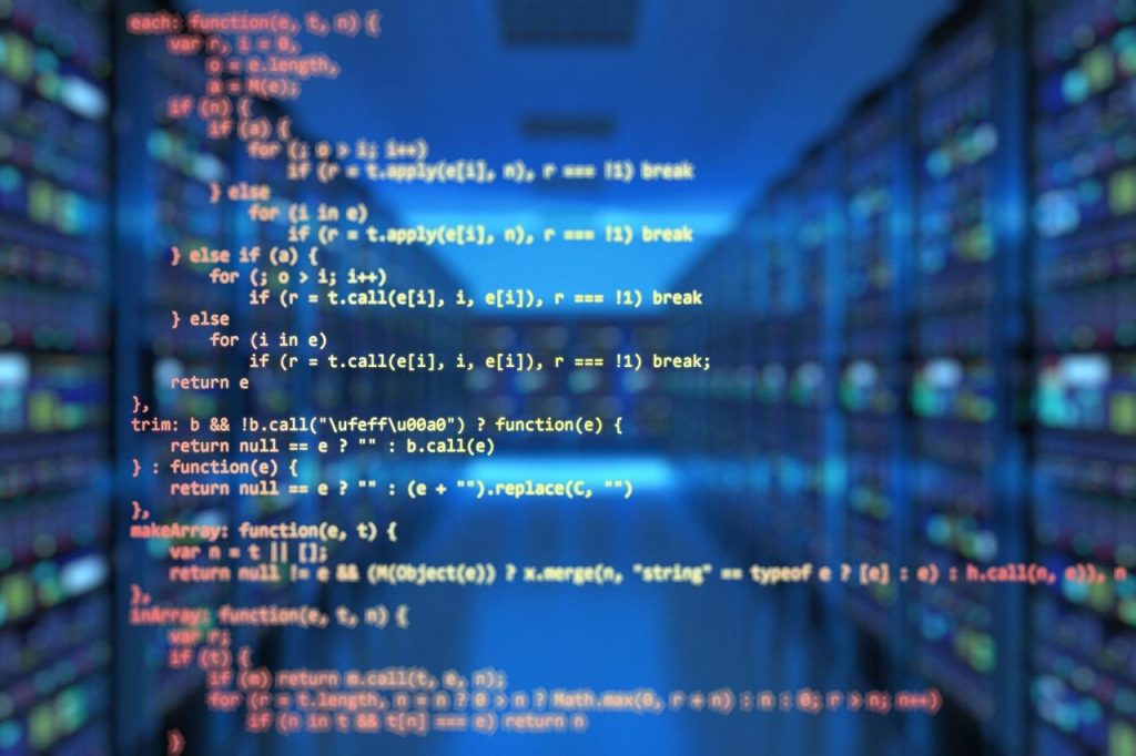 Visuele vergelijking van een sterke IT-infrastructuur met geplande systemen versus ad-hoc benaderingen