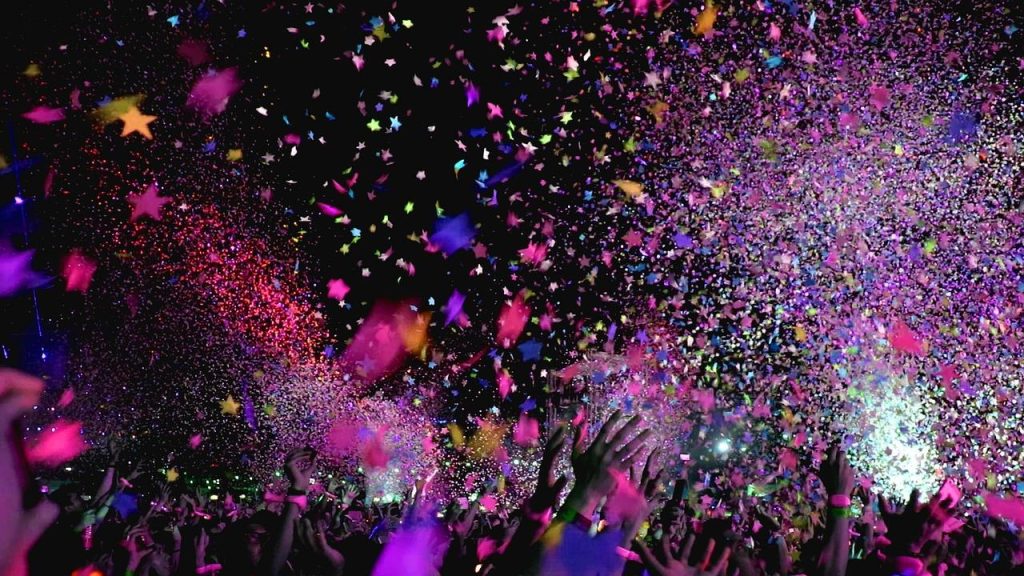 Kleurrijke feestartikelen en decoraties voor het organiseren van feesten in Emmen